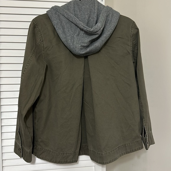 Light jacket- size small - Picture 2 of 7